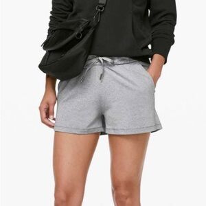 Lululemon On The Fly Short *2.5"
Heathered Size 2